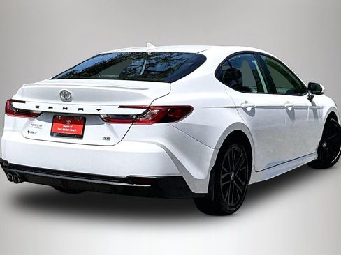 Used 2025 Toyota Camry SE FWD image 5