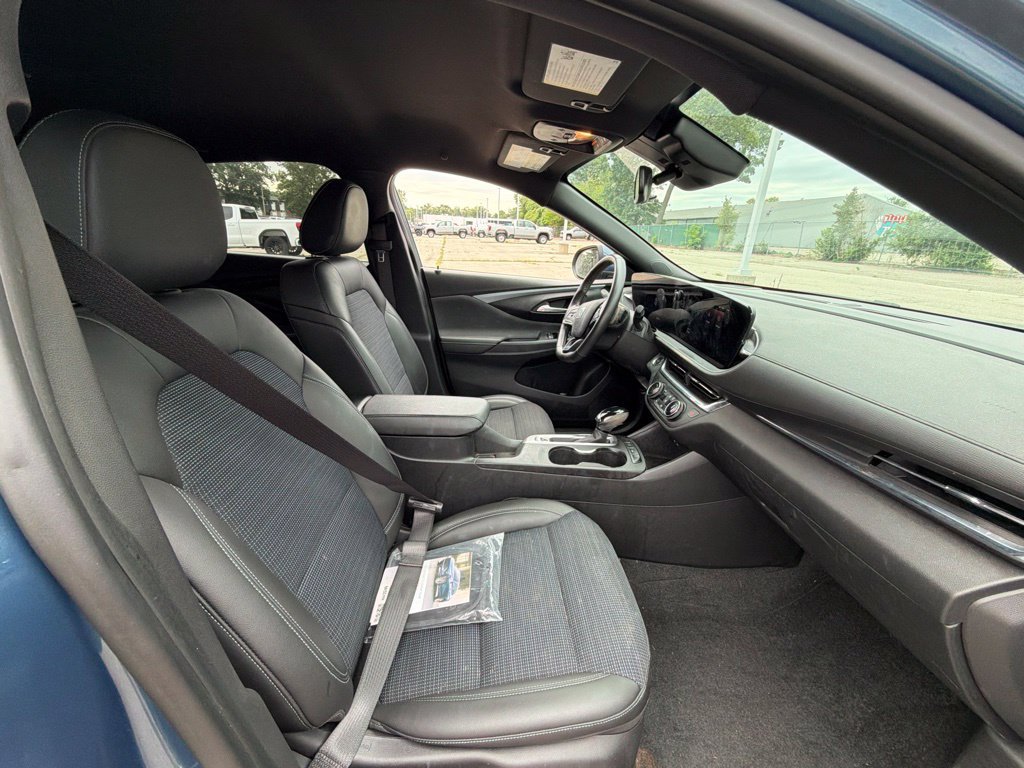 Used 2024 Buick Envista Sport Touring w/ Convenience I Package FWD image 9