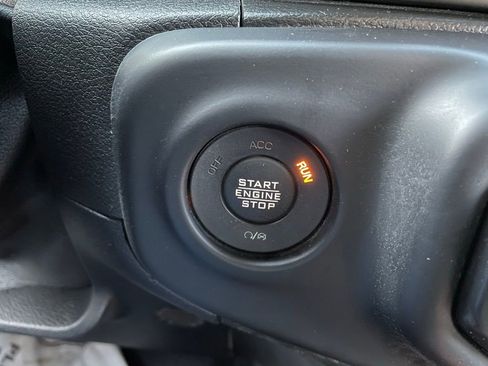 Used 2020 Jeep Gladiator Rubicon w/ Uconnect 4C Nav & Sound Group image 23