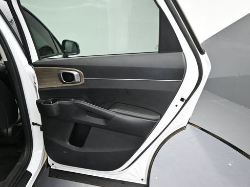 Used 2023 Kia Sorento EX w/ Panoramic Sunroof Package FWD image 9