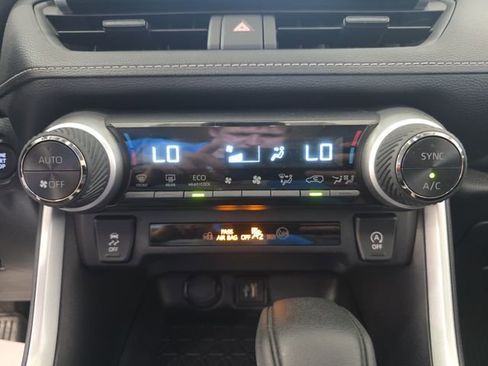 Used 2025 Toyota RAV4 XLE image 19