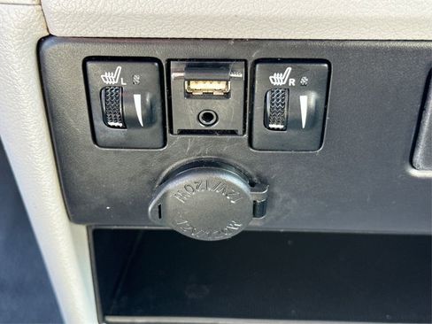 Used 2019 Toyota Sienna XLE image 40