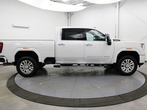 Used 2023 GMC Sierra 3500 Denali w/ Denali Ultimate Package AWD/4WD image 8