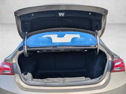 Used 2020 Chevrolet Malibu LT w/ Leather Package FWD image 6