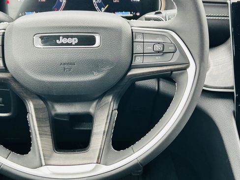 Used 2025 Jeep Grand Cherokee L Limited AWD/4WD image 21