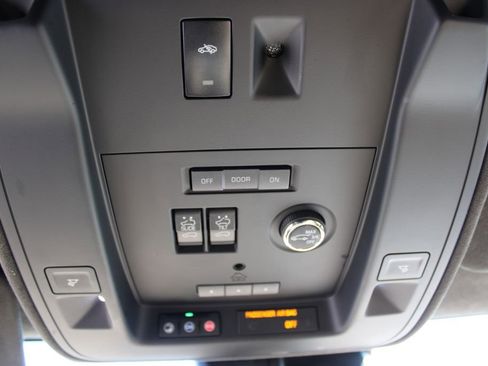 Used 2020 Cadillac Escalade Platinum w/ Escalade Sport Edition image 23