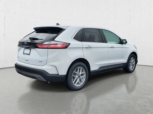 Used 2024 Ford Edge SEL image 7