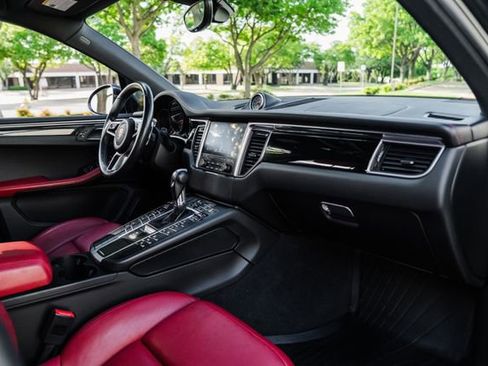 Used 2018 Porsche Macan image 25
