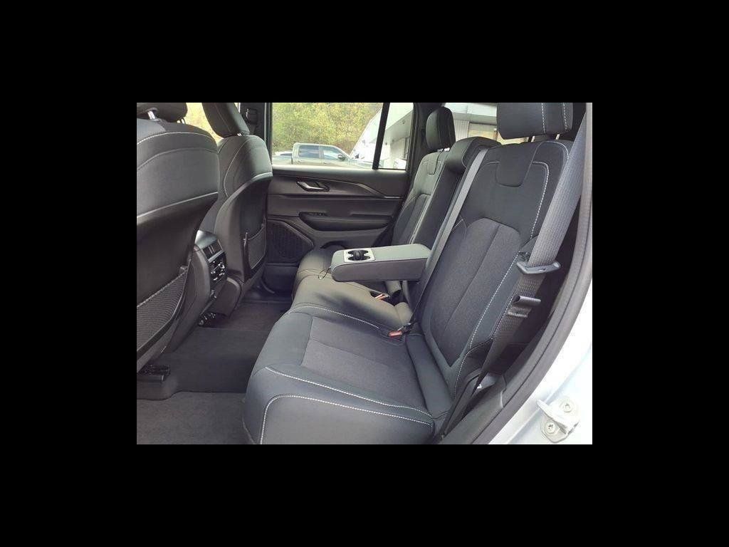 New 2025 Jeep Grand Cherokee Laredo X w/ Luxury Tech Group I AWD/4WD image 5