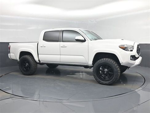 Used 2020 Toyota Tacoma TRD Off-Road image 1