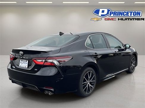 Used 2023 Toyota Camry SE image 8