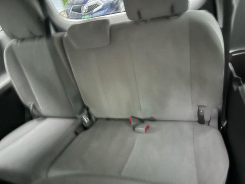 Used 2020 Toyota Sienna L FWD image 11