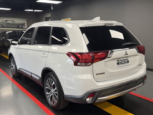 Used 2017 Mitsubishi Outlander SEL AWD/4WD image 4