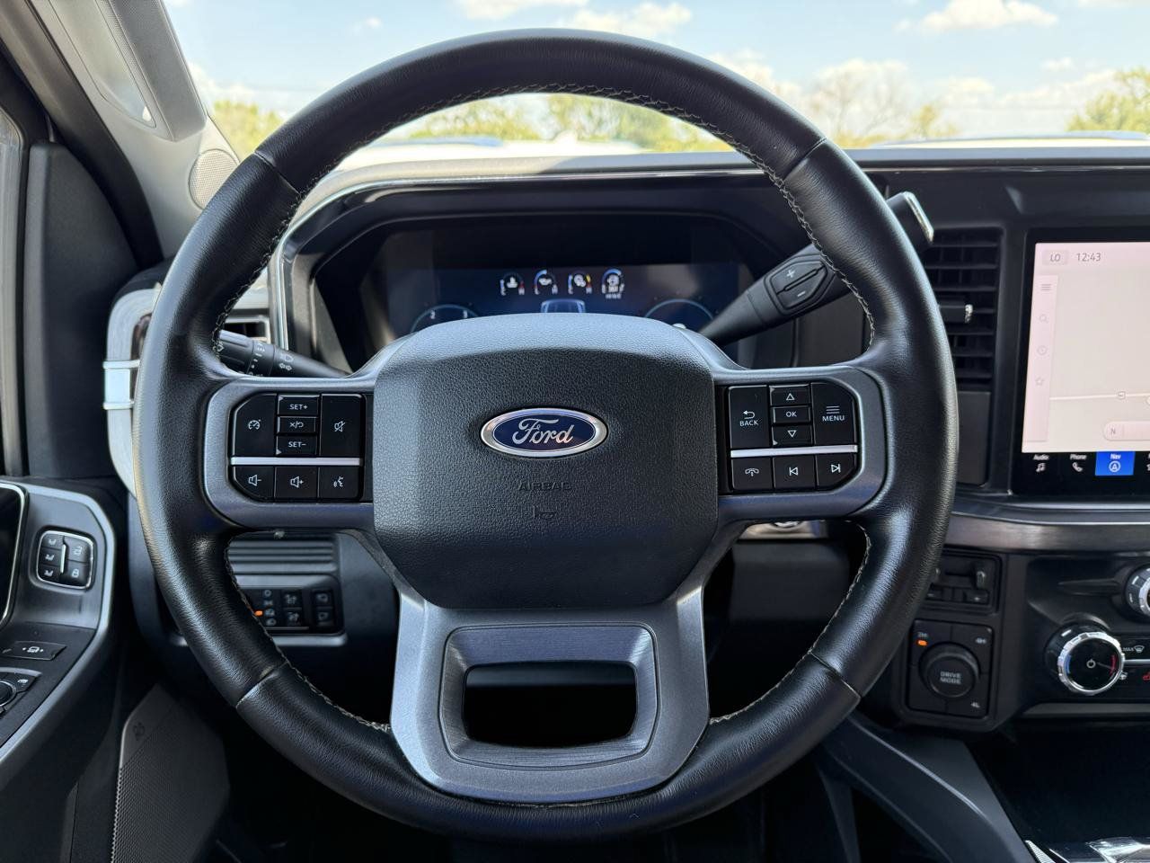 Used 2025 Ford F250 Lariat AWD/4WD image 23
