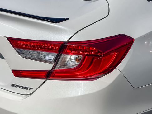 Used 2022 Honda Accord Sport image 8
