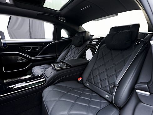 Used 2025 Mercedes-Benz Maybach S 580 4MATIC image 56