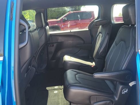 Used 2026 Chrysler Pacifica Select FWD image 25