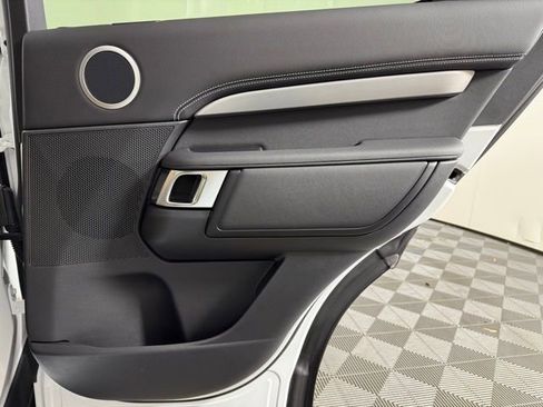 Used 2025 Land Rover Discovery Dynamic SE image 28