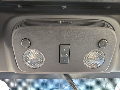 Used 2010 Ford Mustang Convertible image 20