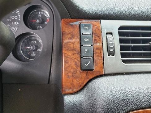 Used 2007 Chevrolet Silverado 2500 LTZ w/ Safety Package AWD/4WD image 35