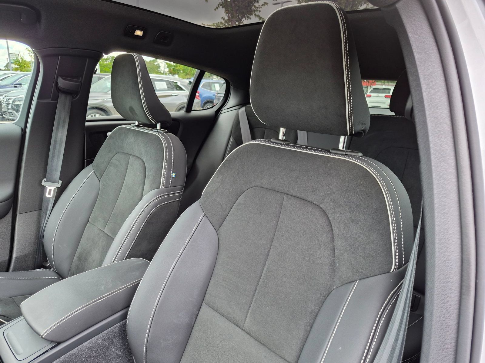 Used 2023 Volvo C40 P8 Recharge Ultimate w/ Protection Package Premier AWD/4WD image 15