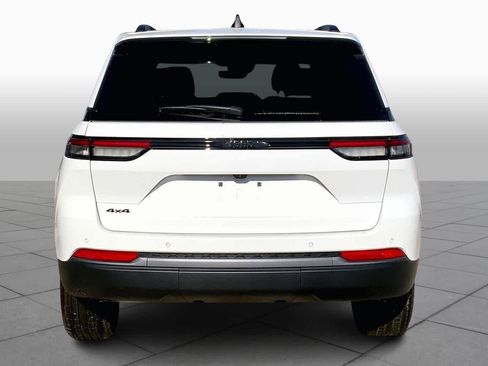 New 2026 Jeep Grand Cherokee Altitude image 4