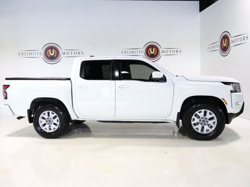 Used 2022 Nissan Frontier SV image 5