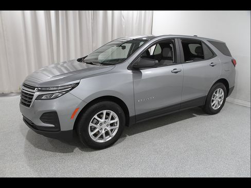 Certified 2024 Chevrolet Equinox LS w/ LS Convenience Package FWD image 3