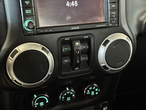 Used 2015 Jeep Wrangler Unlimited Rubicon w/ Max Tow Package image 13