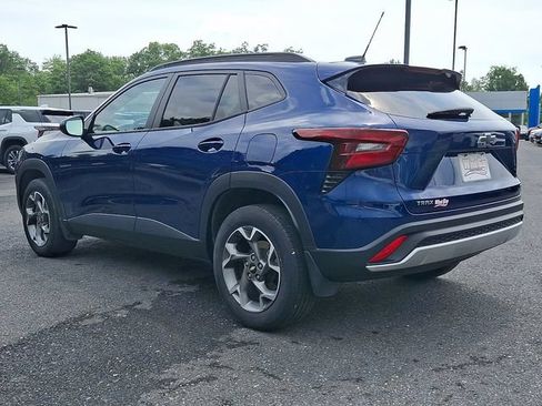 Used 2024 Chevrolet Trax LT w/ Driver Confidence Package FWD image 4
