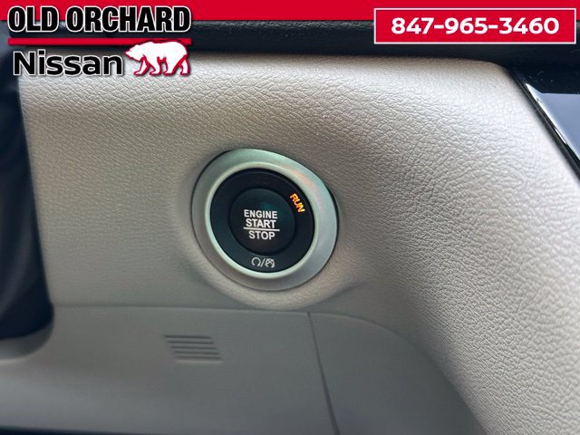 Used 2023 Chrysler Pacifica Touring-L FWD image 15