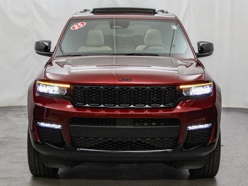 Used 2025 Jeep Grand Cherokee L Limited w/ Black Appearance Package AWD/4WD image 4