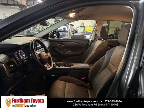 Used 2025 Nissan Rogue SV AWD/4WD image 18
