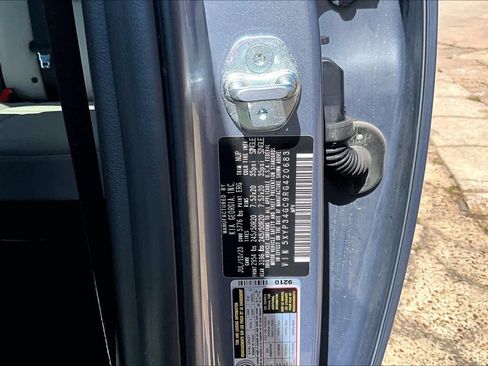 Used 2024 Kia Telluride EX image 35