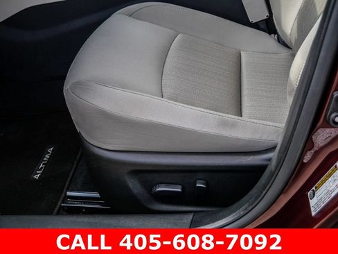 Used 2025 Nissan Altima 2.5 SV FWD image 41