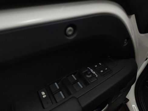 Used 2025 Land Rover Defender 110 S image 12