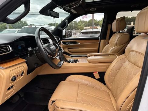 Used 2022 Jeep Grand Wagoneer Series III w/ Rear Seat Video Group 1 AWD/4WD image 11