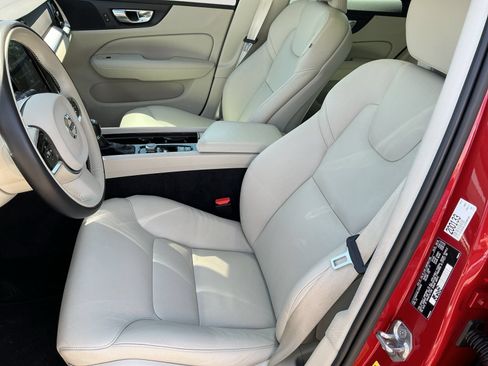 Used 2020 Volvo V60 T5 Momentum FWD image 9