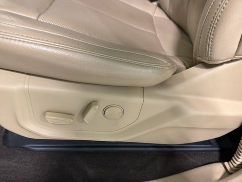 Used 2019 Ford F150 Lariat RWD image 10
