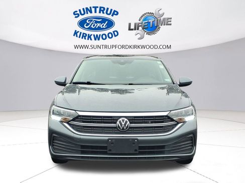 Used 2024 Volkswagen Jetta SE image 31