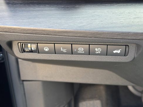Used 2023 Nissan Ariya FWD image 18