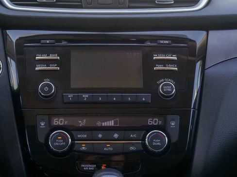 Used 2015 Nissan Rogue SV w/ SV Family Package image 13