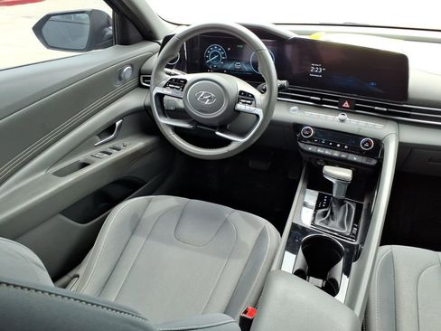 Used 2023 Hyundai Elantra SEL w/ Convenience Package FWD image 11