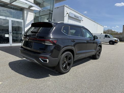 New 2026 Volkswagen Taos SEL AWD/4WD image 3