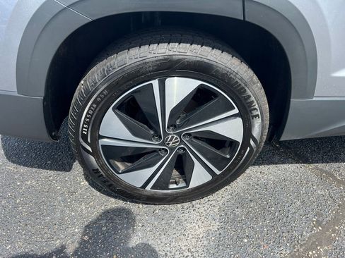 Used 2025 Volkswagen Taos SE AWD/4WD image 34