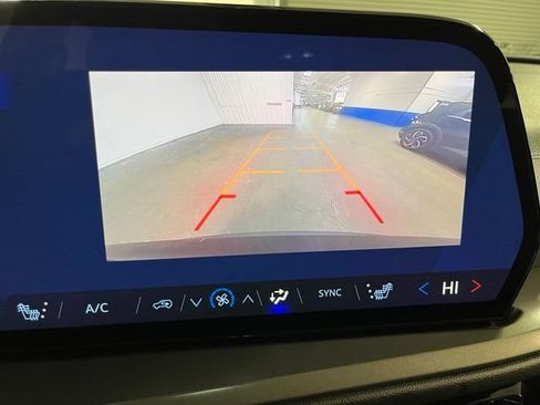 Used 2026 Chevrolet Traverse LT FWD image 29