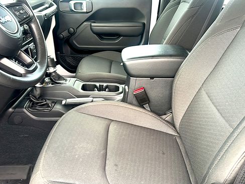 Used 2022 Jeep Wrangler Sport image 13