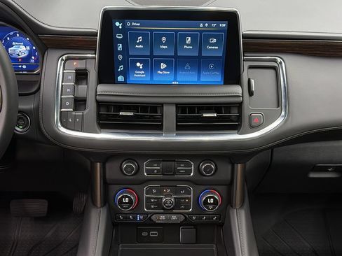 Used 2024 Chevrolet Suburban High Country AWD/4WD image 18