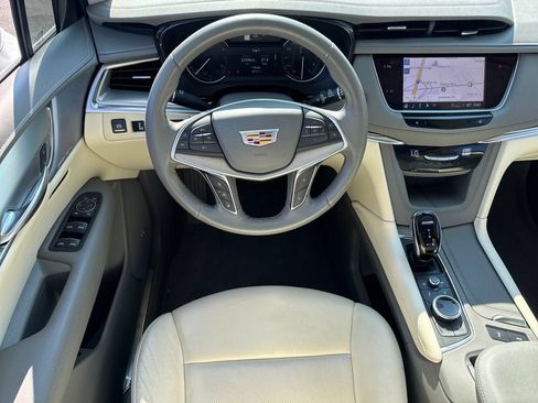 Used 2022 Cadillac XT5 Premium Luxury FWD image 17