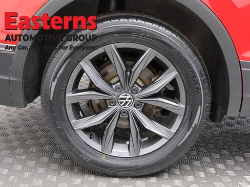 Used 2023 Volkswagen Tiguan SE AWD/4WD image 28